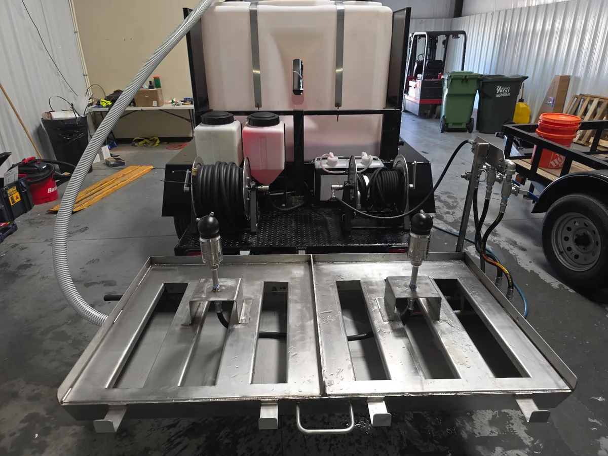 Kraken Trailer Combo Double — dual cleaning bays front view