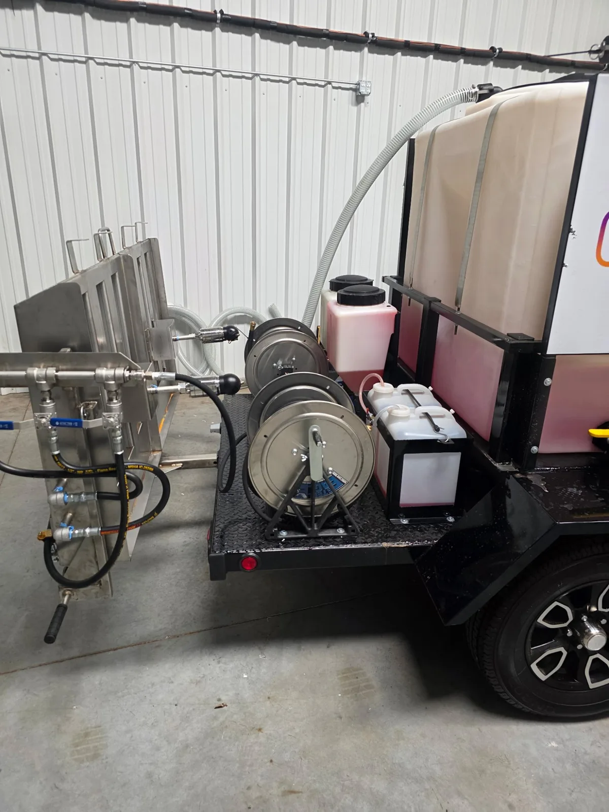 Kraken Trailer Combo Double — equipment and hose reel detail