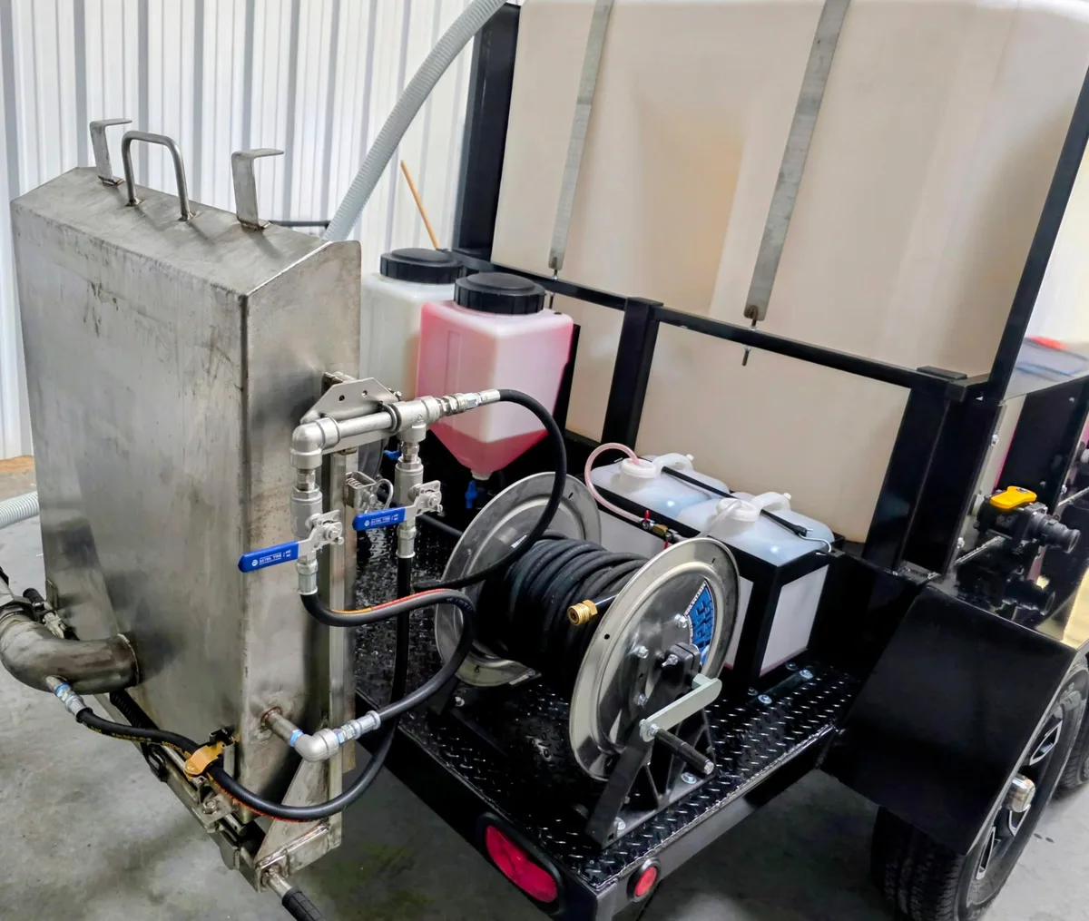 Kraken Trailer Combo Single — rear equipment detail