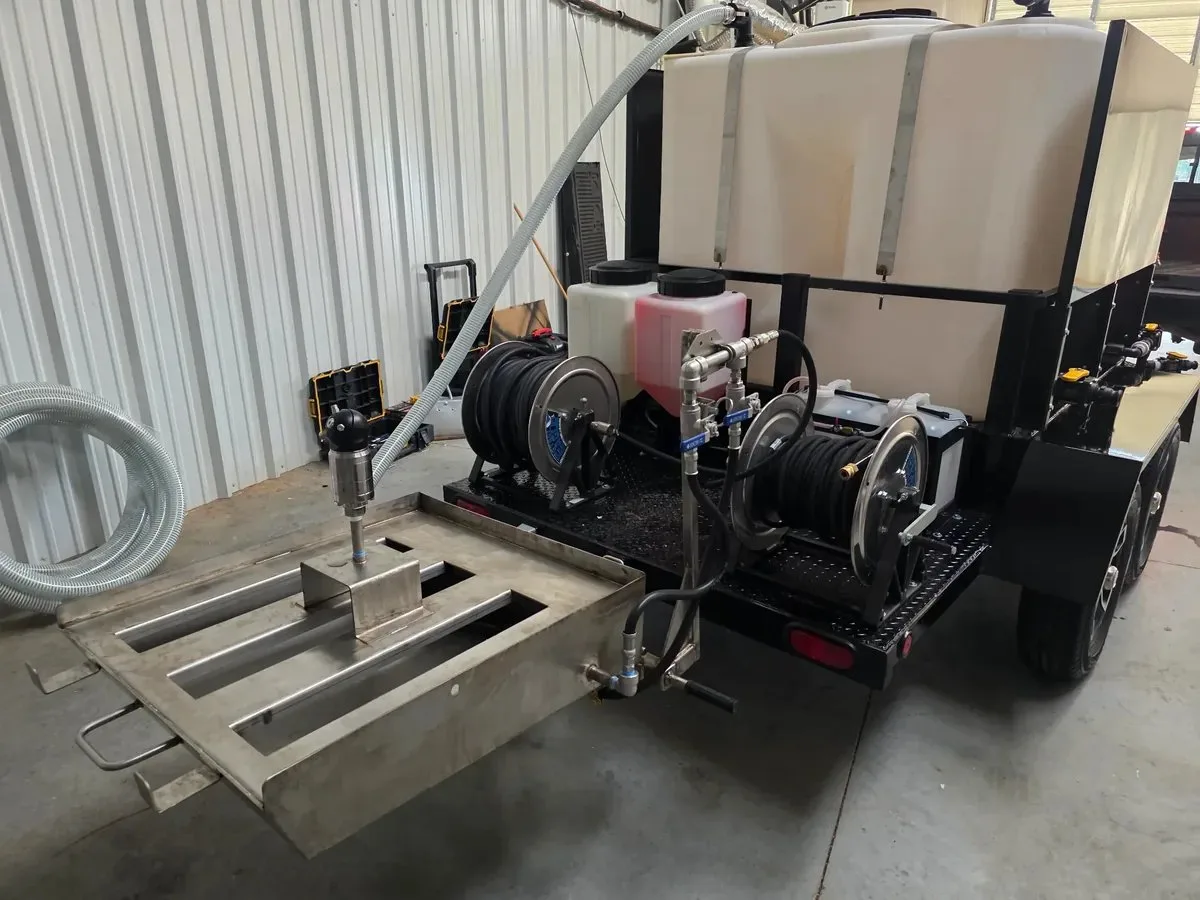 Kraken Trailer Combo Single — side view with equipment